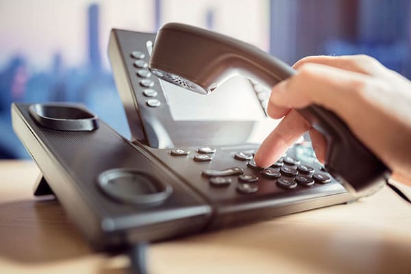 using-telephone